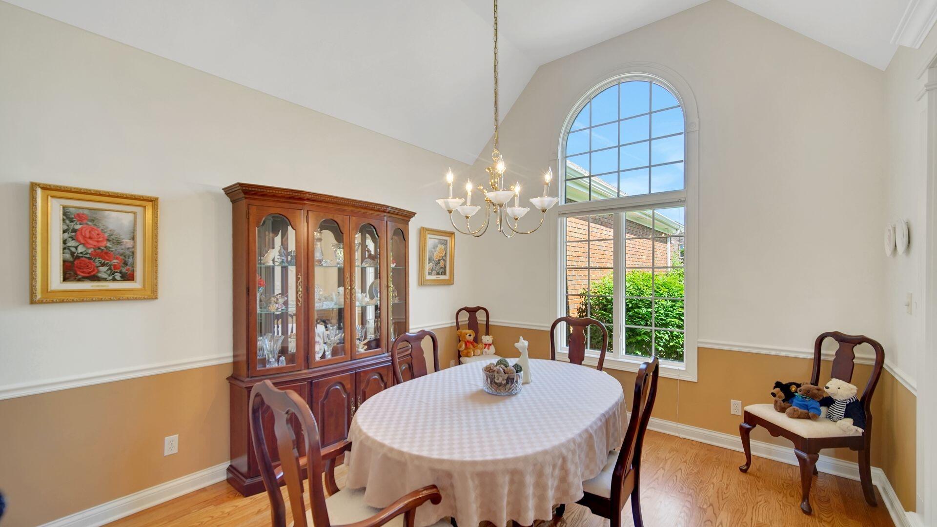 Highland, Indiana 46322, United States, 3 Bedrooms Bedrooms, ,3 BathroomsBathrooms,Residential,Pending,142514