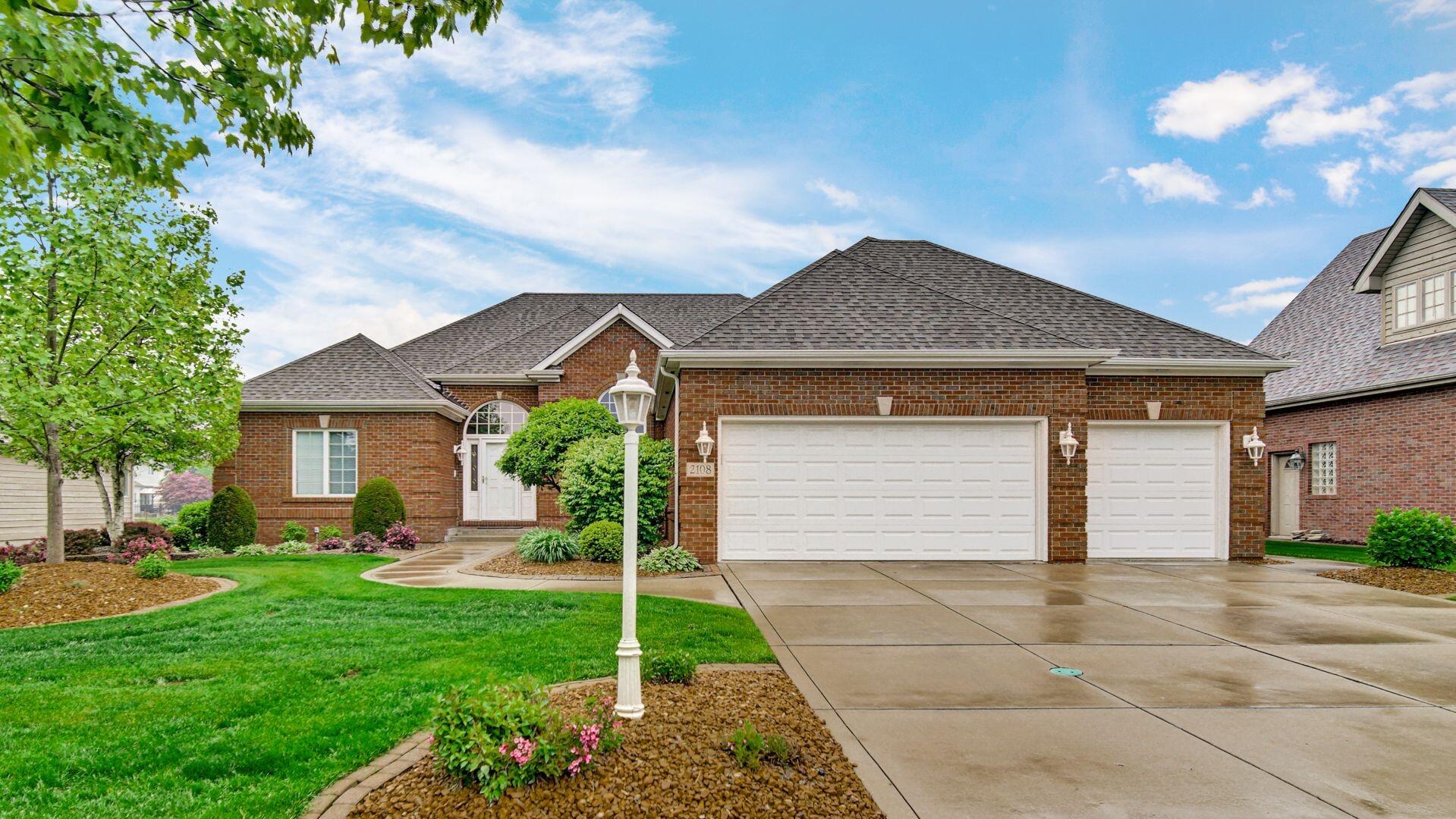 Highland, Indiana 46322, United States, 3 Bedrooms Bedrooms, ,3 BathroomsBathrooms,Residential,Pending,142514