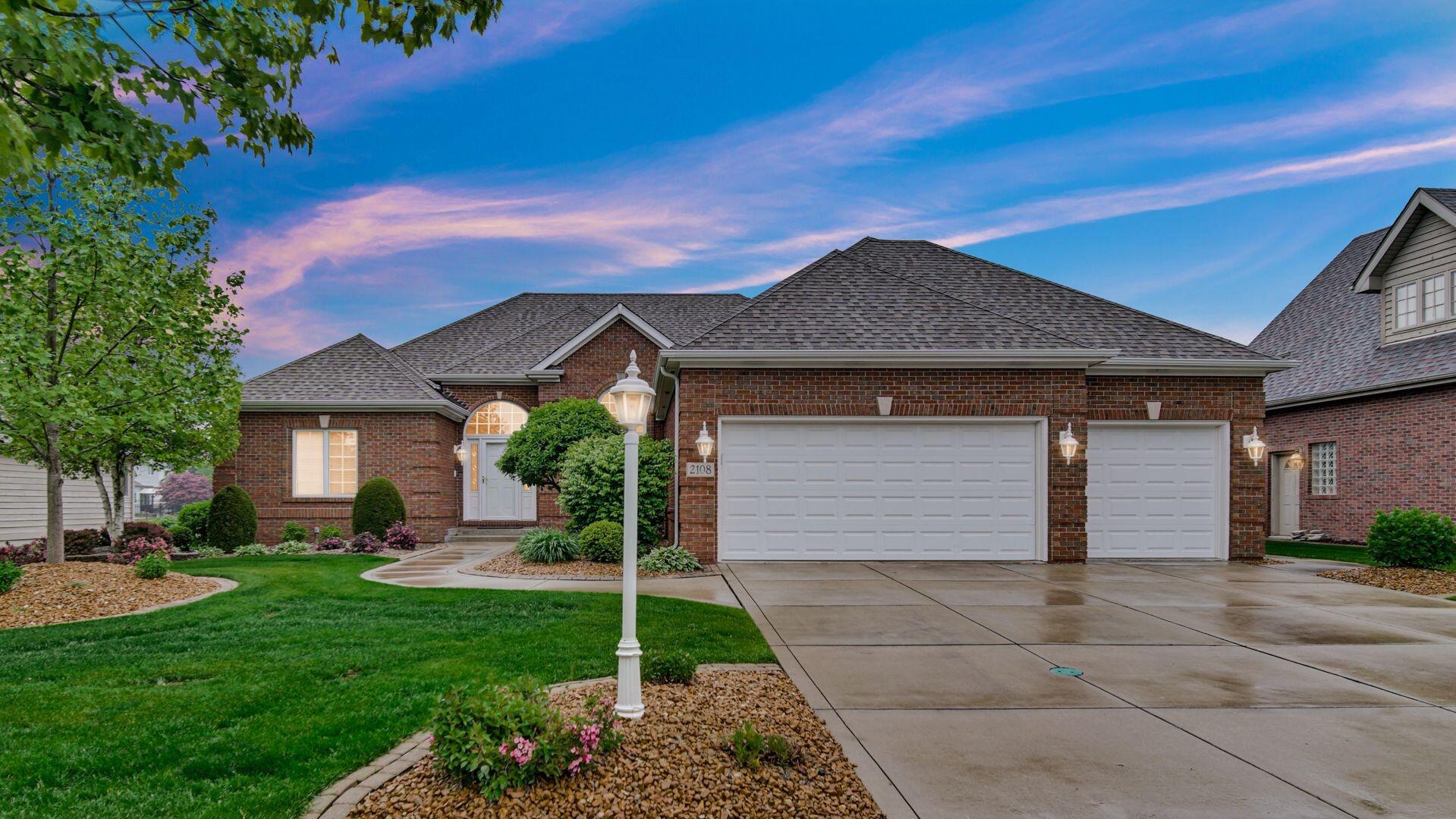 Highland, Indiana 46322, United States, 3 Bedrooms Bedrooms, ,3 BathroomsBathrooms,Residential,Pending,142514