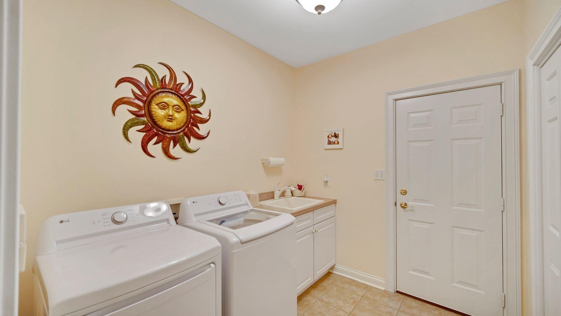 Highland, Indiana 46322, United States, 3 Bedrooms Bedrooms, ,3 BathroomsBathrooms,Residential,Pending,142514