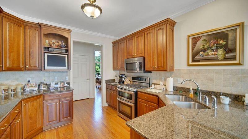 Highland, Indiana 46322, United States, 3 Bedrooms Bedrooms, ,3 BathroomsBathrooms,Residential,Pending,142514