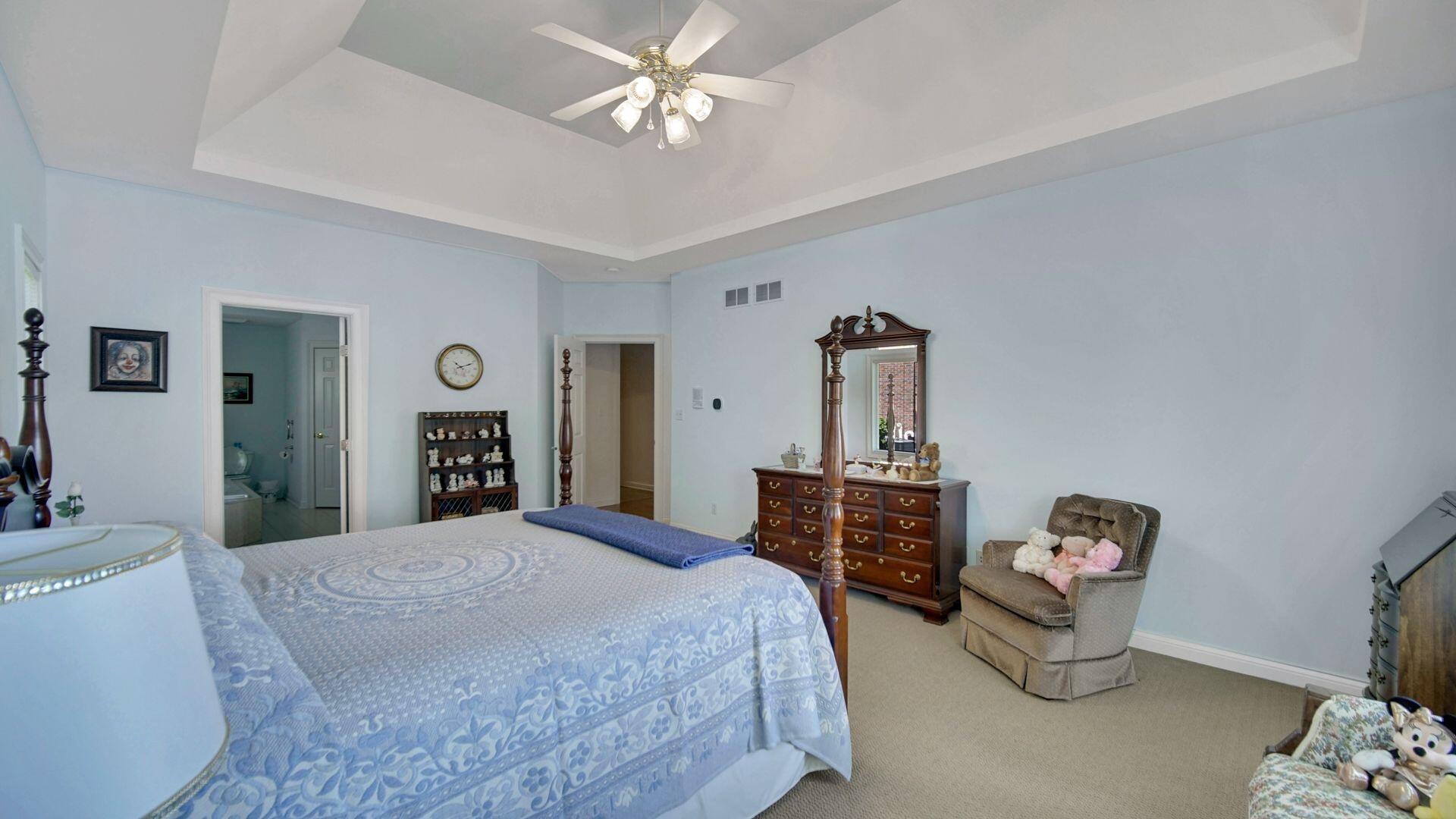 Highland, Indiana 46322, United States, 3 Bedrooms Bedrooms, ,3 BathroomsBathrooms,Residential,Pending,142514