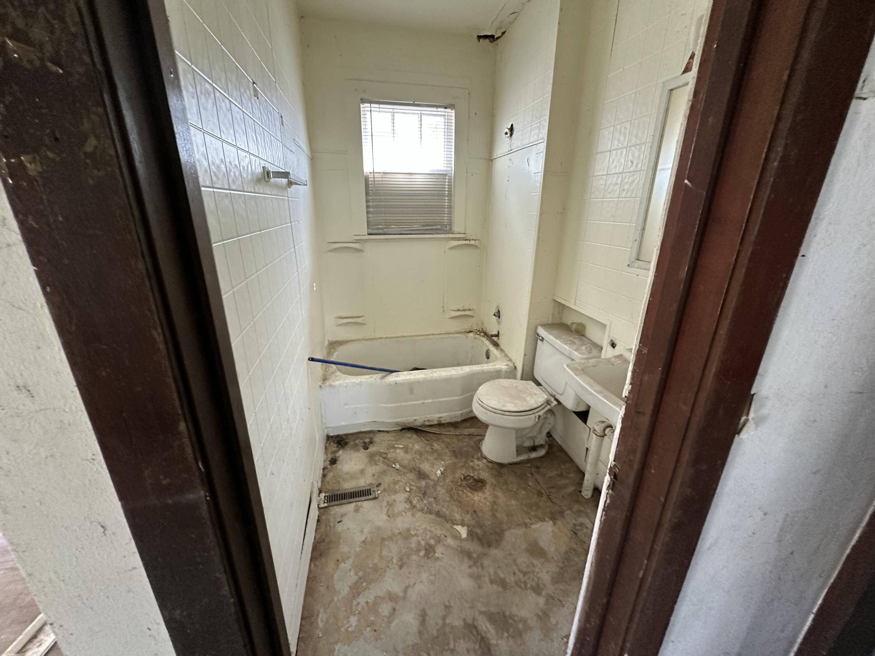 Gary, Indiana 46409, United States, 2 Bedrooms Bedrooms, ,1 BathroomBathrooms,Residential,Active,106063