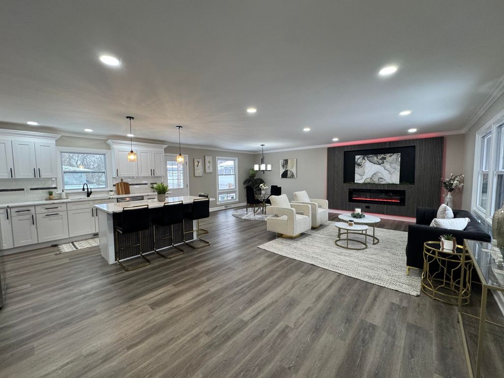 Photo of 1531 Fran-lin Pkwy, Munster, IN 46321 (MLS # 833535)