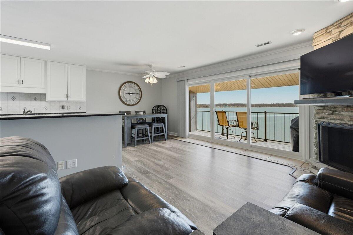 8125 Lake Shore Drive 6