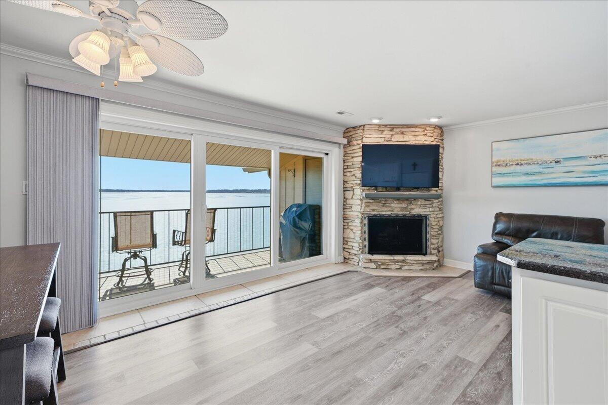 8125 Lake Shore Drive 6