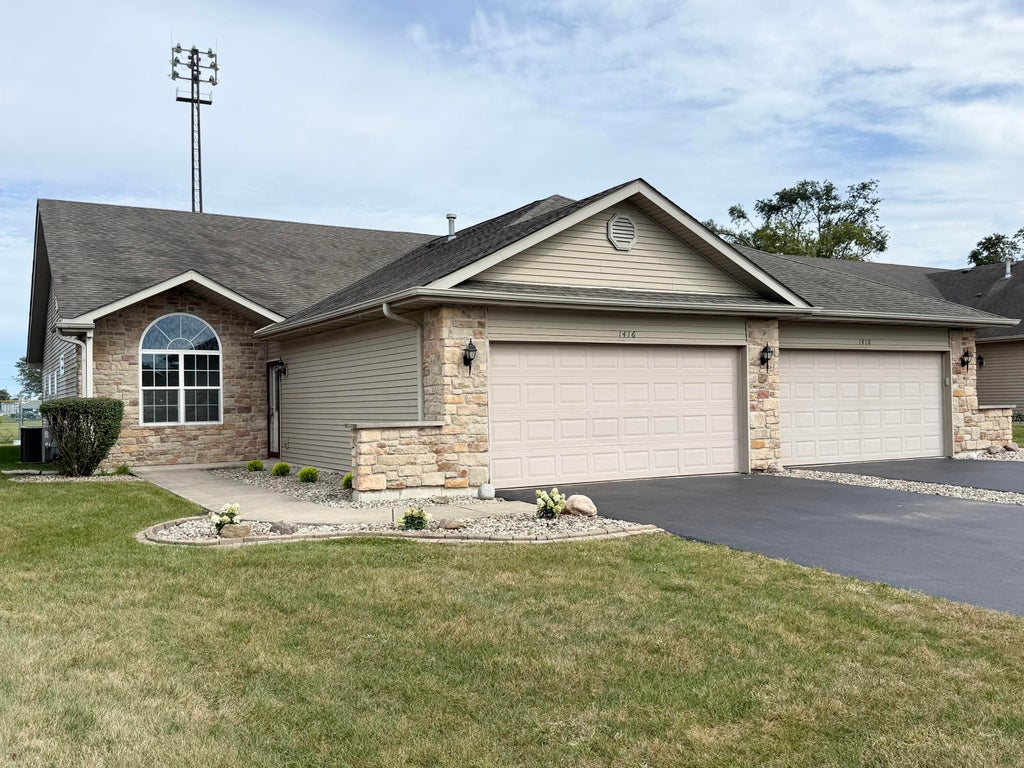 Photo of 1416 Bohling Place, Crown Point, IN 46307 (MLS # 845074)