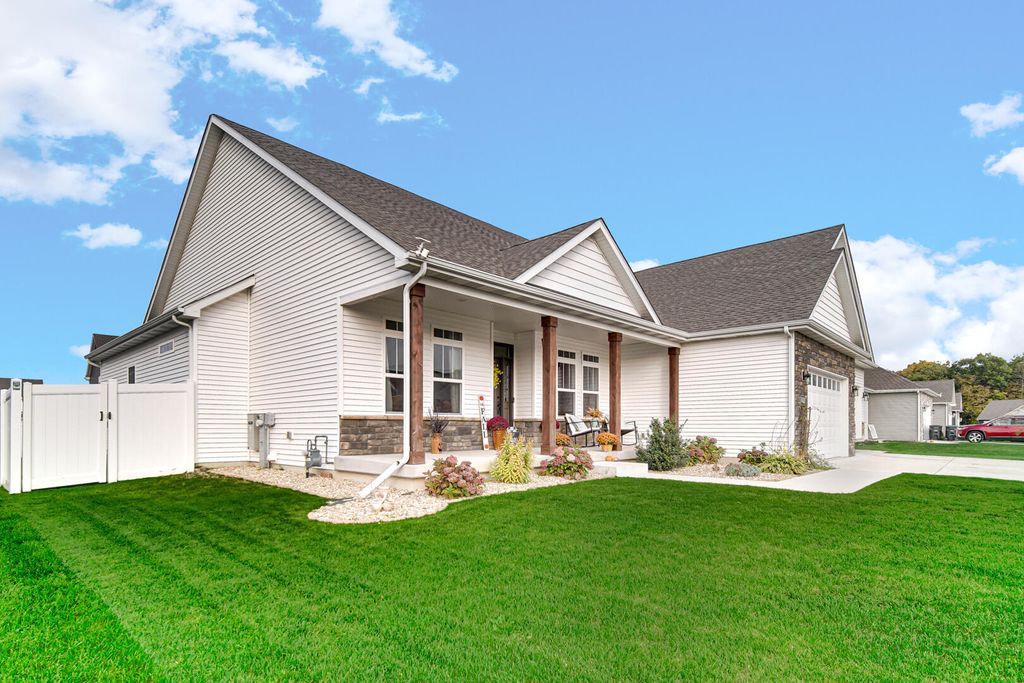 Photo of 1732 Stellar Street, Hobart, IN 46342 (MLS # 832741)