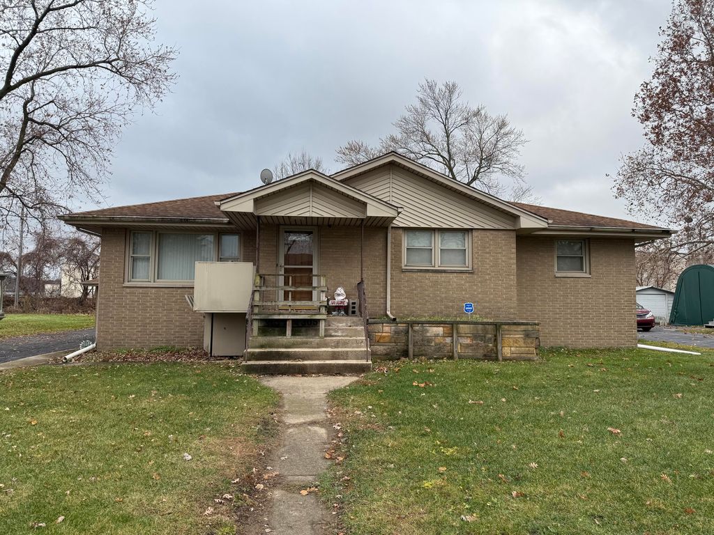 Photo of 305 W 35th Avenue, Griffith, IN 46319 (MLS # 836248)