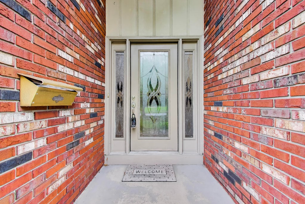 Photo of 1138 Fran Lin Pkwy, Munster, IN 46321 (MLS # 845211)