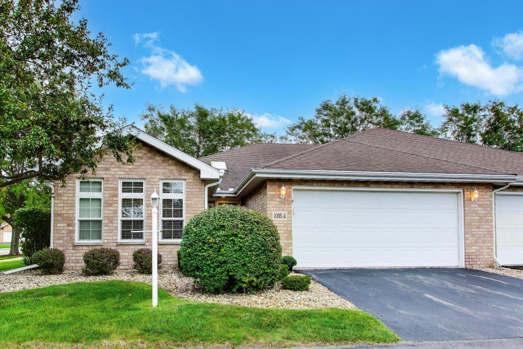 Photo of 1035 Easy Street #A, Crown Point, IN 46307 (MLS # 846206)