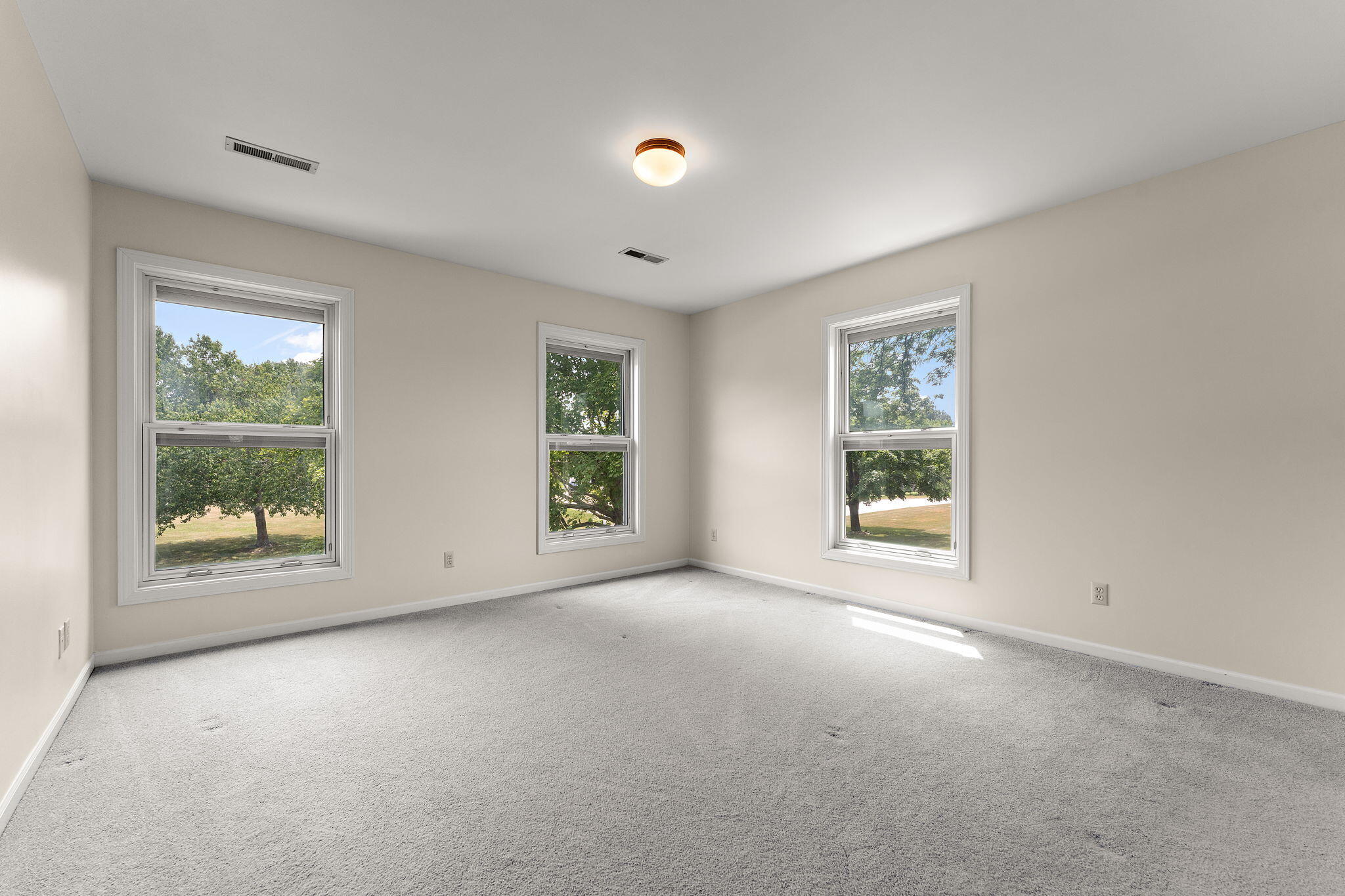 Valparaiso, Indiana 46385, United States, 4 Bedrooms Bedrooms, ,3 BathroomsBathrooms,Residential,Pending,171754