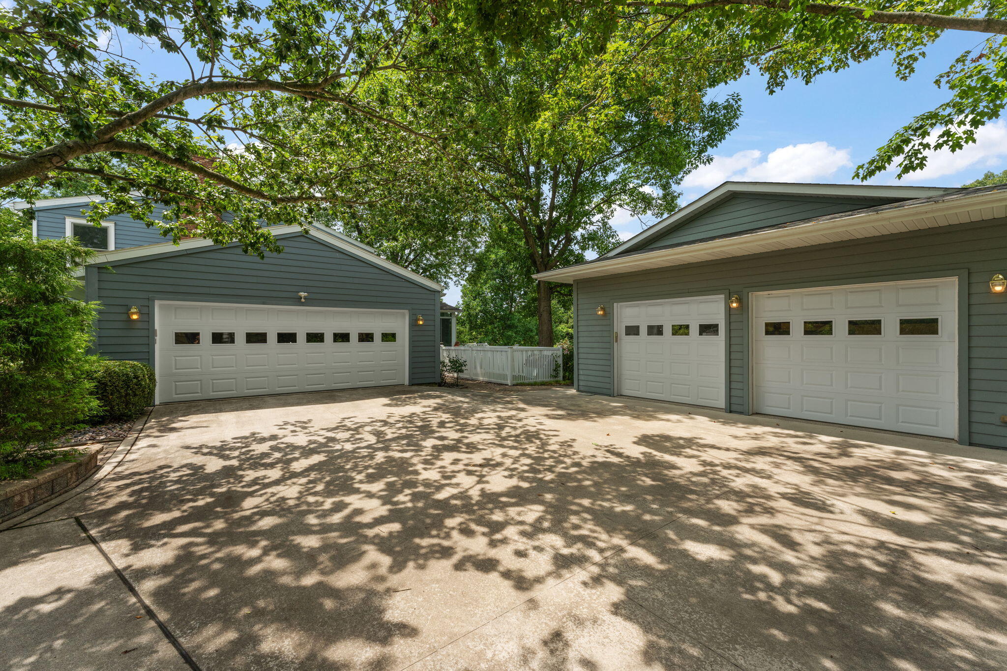 Valparaiso, Indiana 46385, United States, 4 Bedrooms Bedrooms, ,3 BathroomsBathrooms,Residential,Pending,171754