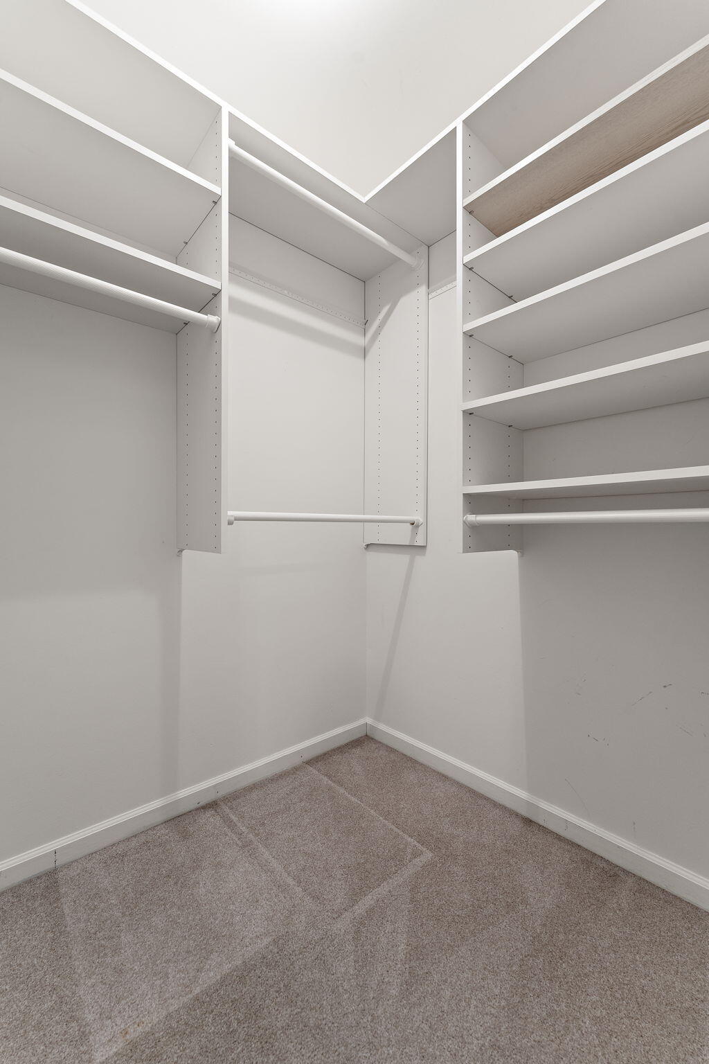 Valparaiso, Indiana 46385, United States, 4 Bedrooms Bedrooms, ,3 BathroomsBathrooms,Residential,Pending,171754