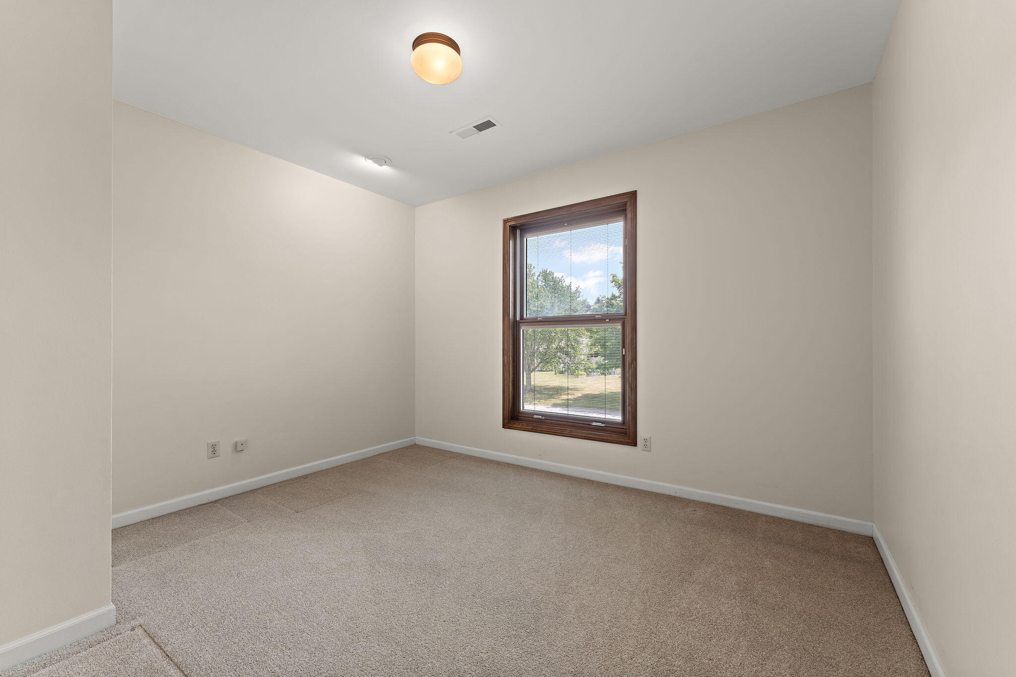 Valparaiso, Indiana 46385, United States, 4 Bedrooms Bedrooms, ,3 BathroomsBathrooms,Residential,Pending,171754