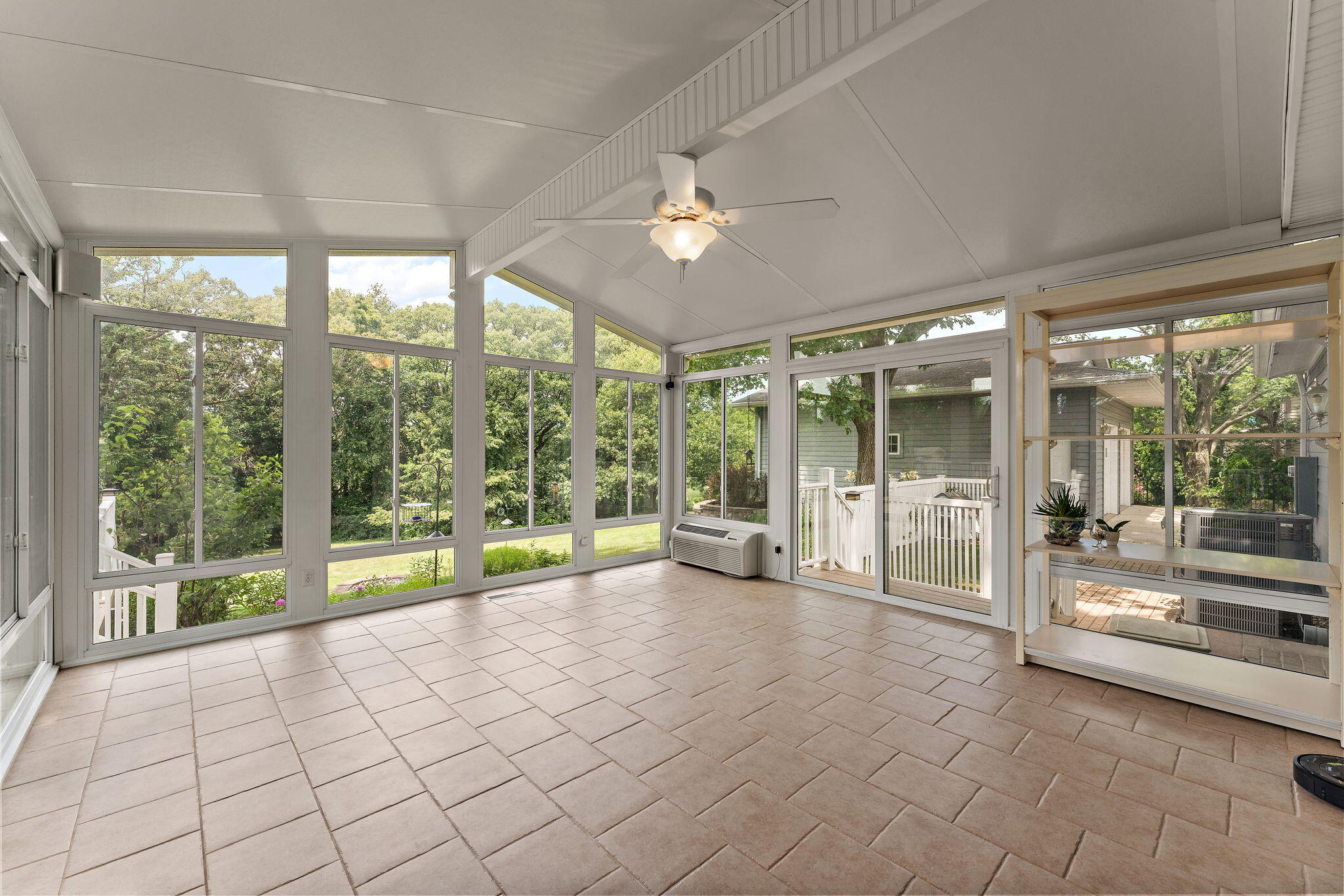 Valparaiso, Indiana 46385, United States, 4 Bedrooms Bedrooms, ,3 BathroomsBathrooms,Residential,Pending,171754