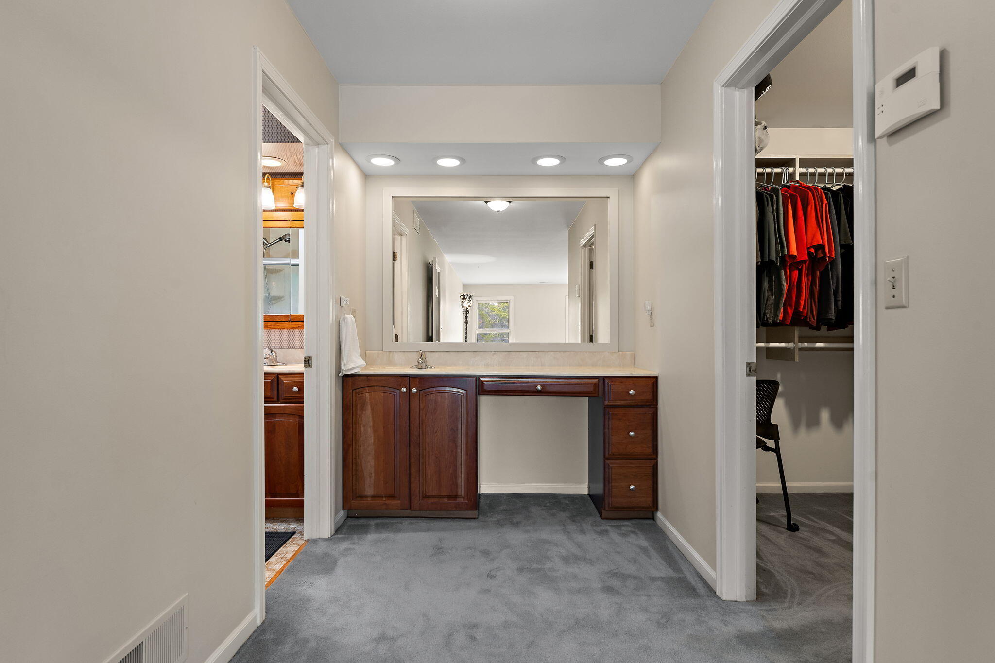 Valparaiso, Indiana 46385, United States, 4 Bedrooms Bedrooms, ,3 BathroomsBathrooms,Residential,Pending,171754