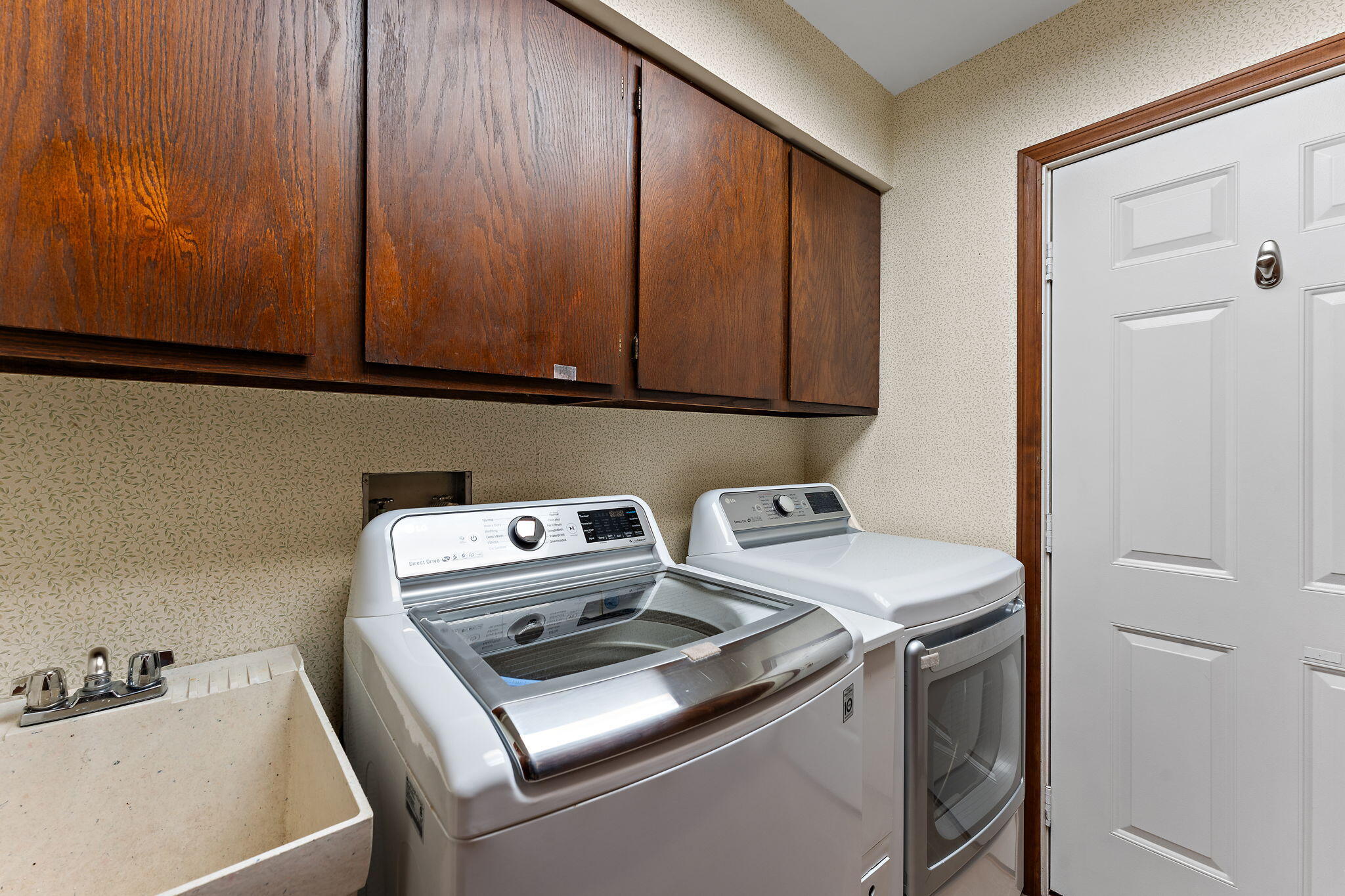 Valparaiso, Indiana 46385, United States, 4 Bedrooms Bedrooms, ,3 BathroomsBathrooms,Residential,Pending,171754