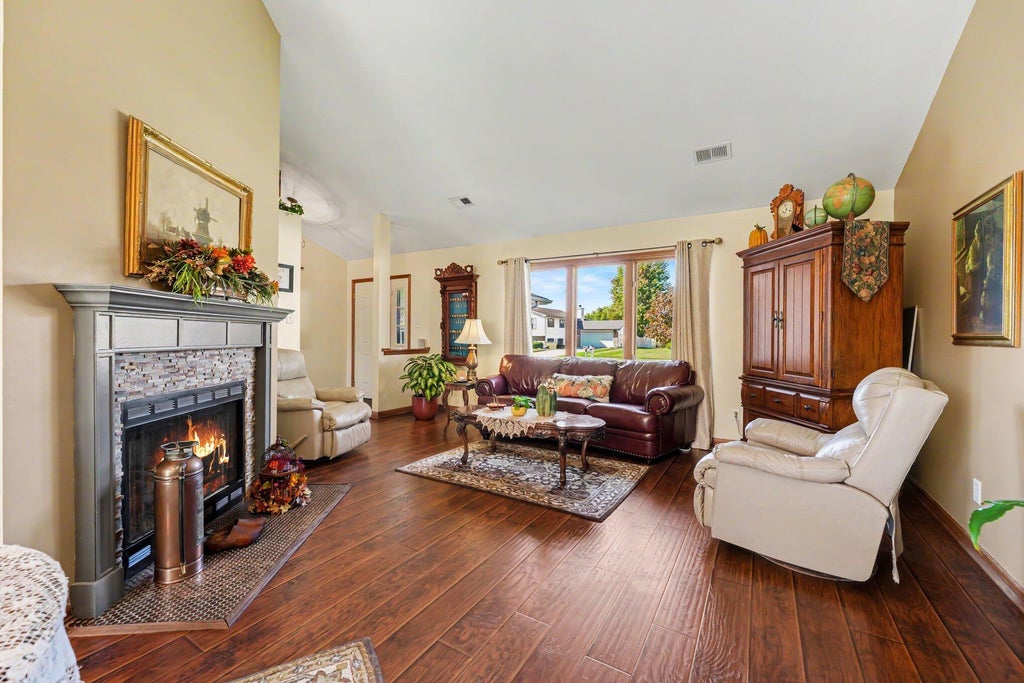 Photo of 1517 Lake Street, Dyer, IN 46311 (MLS # 847100)