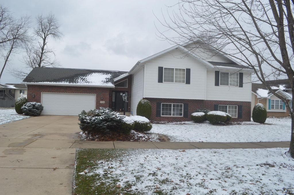 Photo of 7208 Bracken Pkwy, Hobart, IN 46342 (MLS # 835583)
