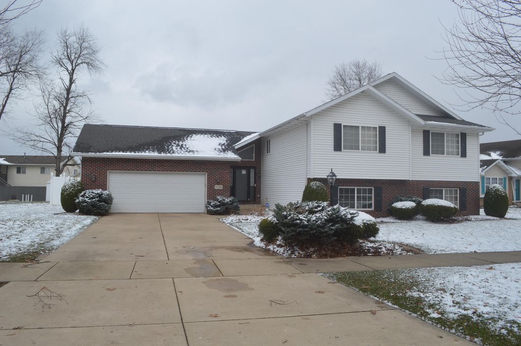 Photo of 7208 Bracken Pkwy, Hobart, IN 46342 (MLS # 835583)