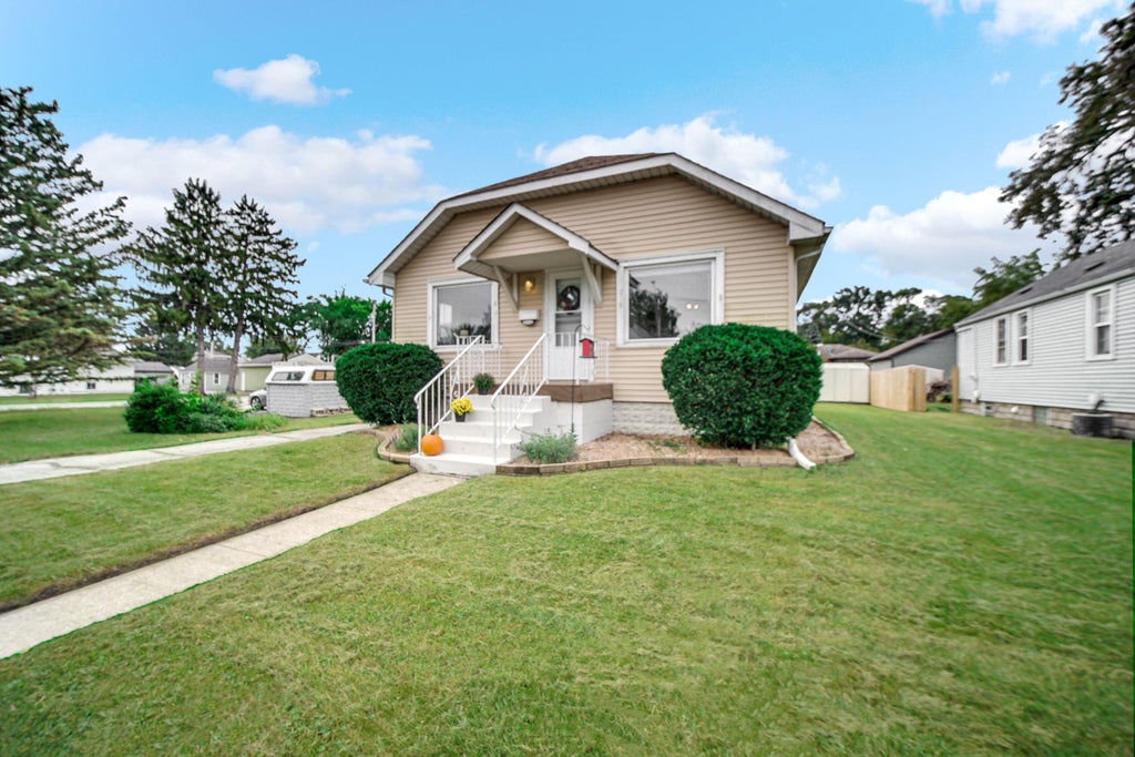 Photo of 3446 Highway Avenue, Highland, IN 46322 (MLS # 846047)