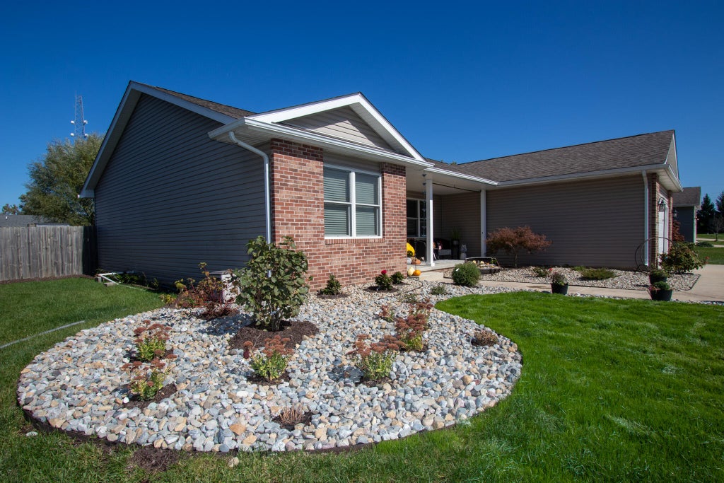 Photo of 261 Honey Locust Court, Valparaiso, IN 46385 (MLS # 846479)