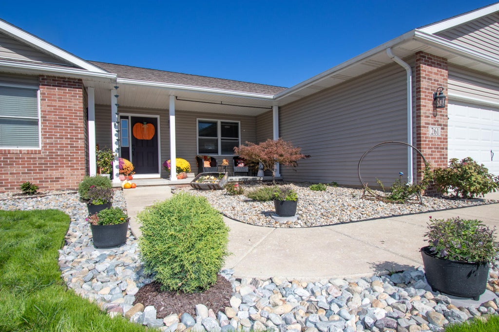 Photo of 261 Honey Locust Court, Valparaiso, IN 46385 (MLS # 846479)