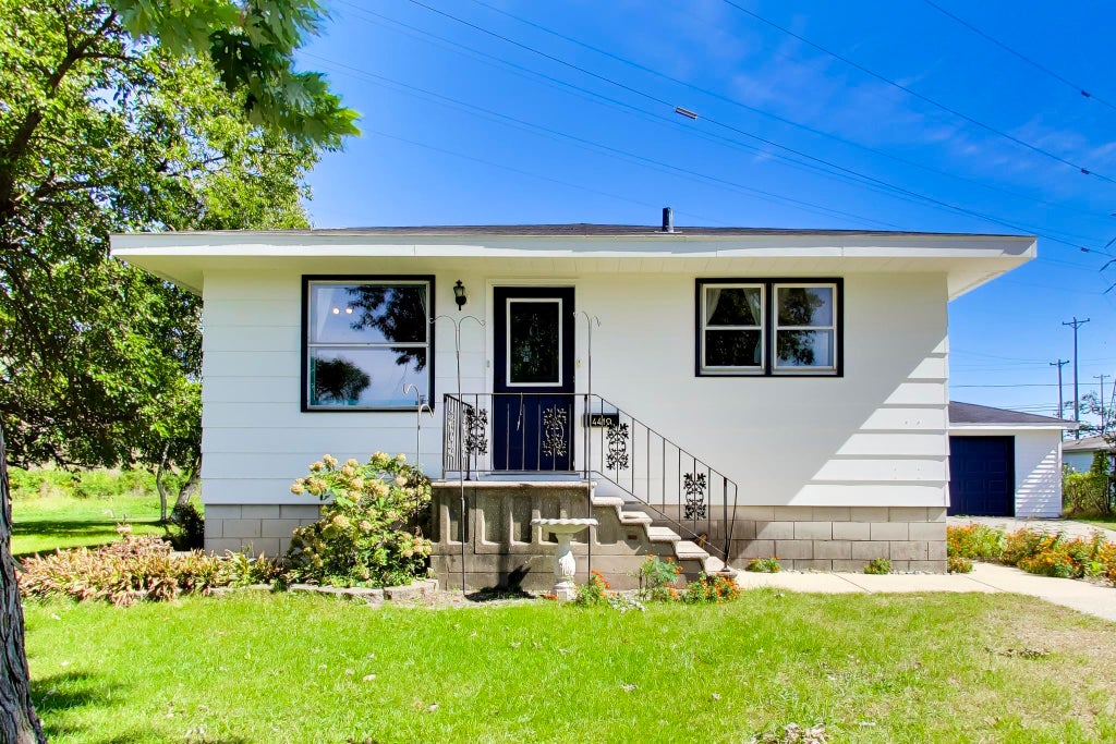 Photo of 4419 Pine Avenue, Hammond, IN 46327 (MLS # 846120)