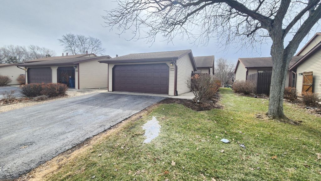 Photo of 2218 Yorktowne Drive, Valparaiso, IN 46383 (MLS # 834684)