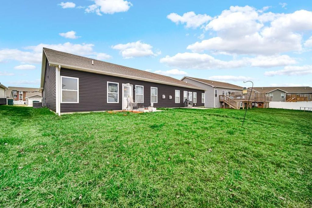 Photo of 7808 Wright Street, Merrillville, IN 46410 (MLS # 837197)