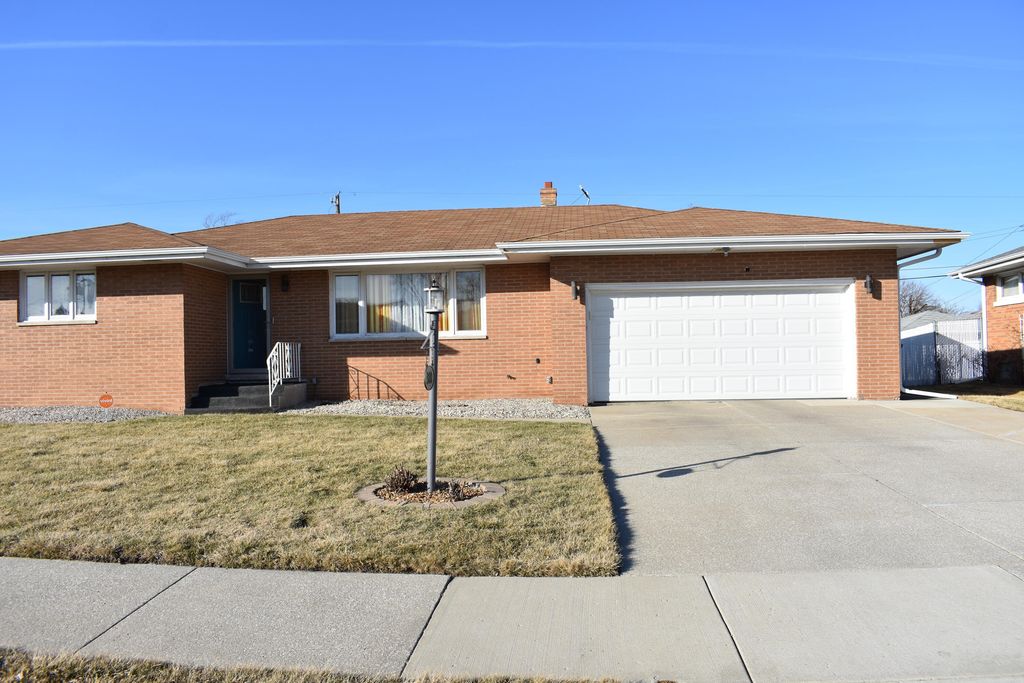 Photo of 300 W 54th Place, Merrillville, IN 46410 (MLS # 834835)