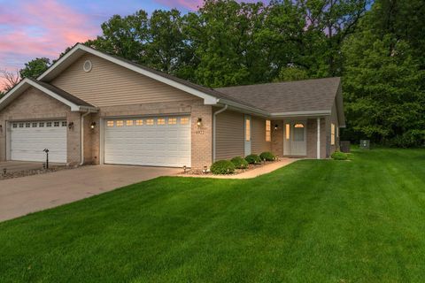 Single Family Residence in Griffith IN 6922 Tompkins Court.jpg