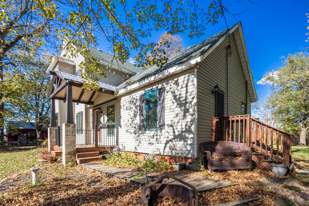 Photo of 17 E 900 N, Chesterton, IN 46304 (MLS # 830238)