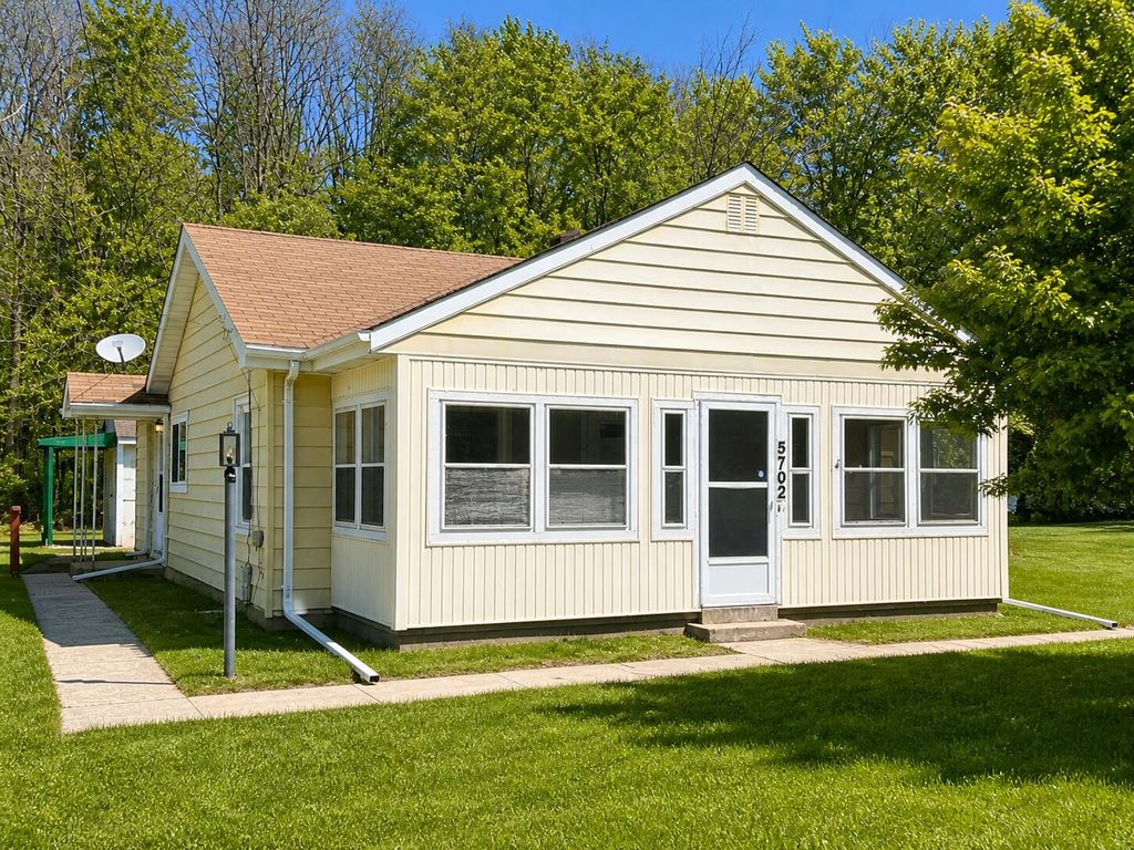 Photo of 5702 Mulberry Avenue, Portage, IN 46368 (MLS # 838471)