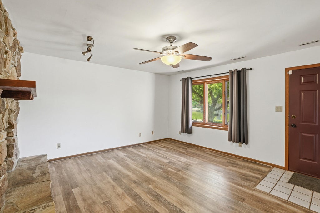 Photo of 962 Jordan Circle, Schererville, IN 46375 (MLS # 842672)