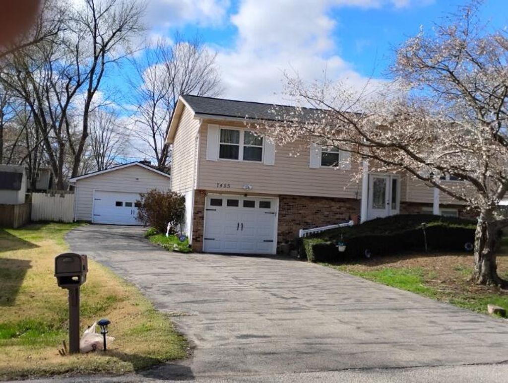 Photo of 7455 Oaklawn Drive, Newburgh, IN 47630 (MLS # 836385)