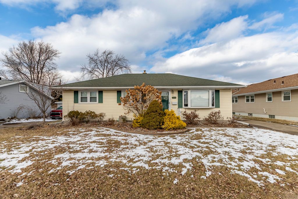 Photo of 3543 44th Street, Highland, IN 46322 (MLS # 833198)