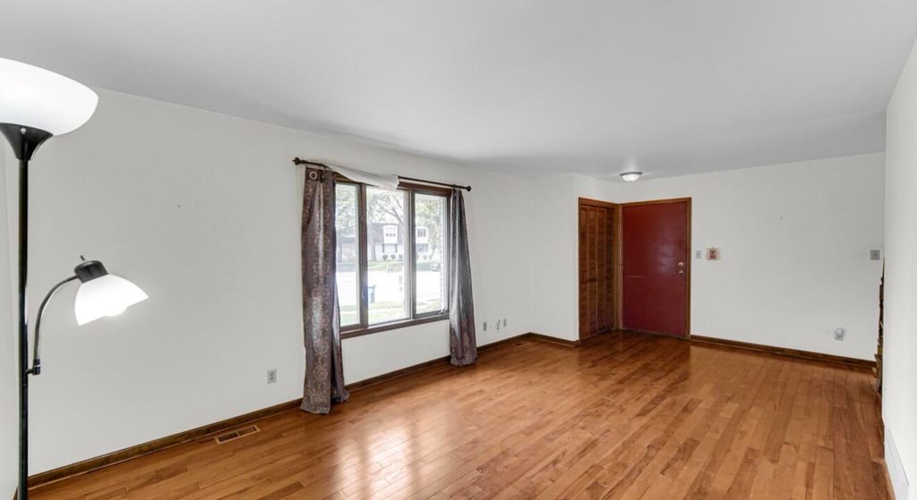 Photo of 1439 Elm Court, Schererville, IN 46375 (MLS # 832341)