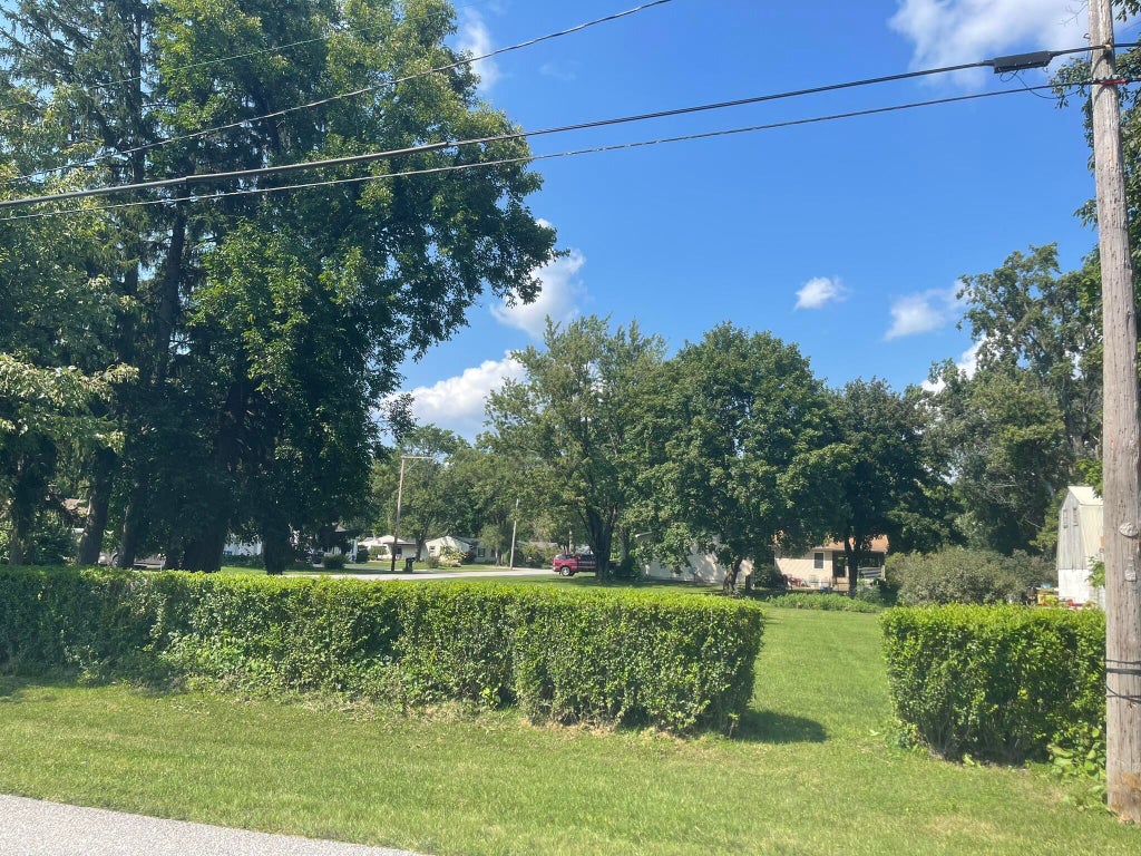 Photo of 208 W Daumer Road, Kouts, IN 46347 (MLS # 844702)