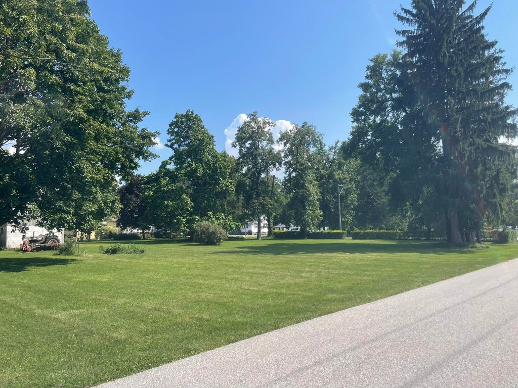 Photo of 208 W Daumer Road, Kouts, IN 46347 (MLS # 844702)