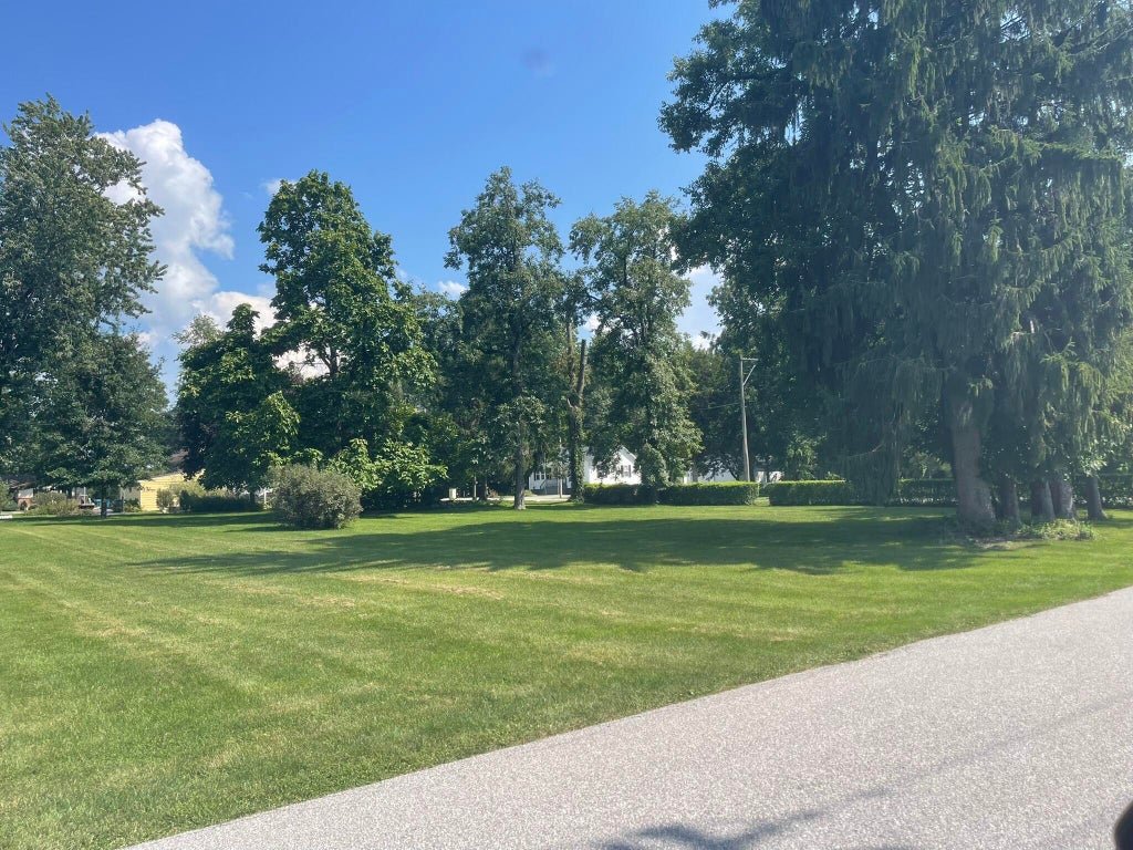 Photo of 208 W Daumer Road, Kouts, IN 46347 (MLS # 844702)