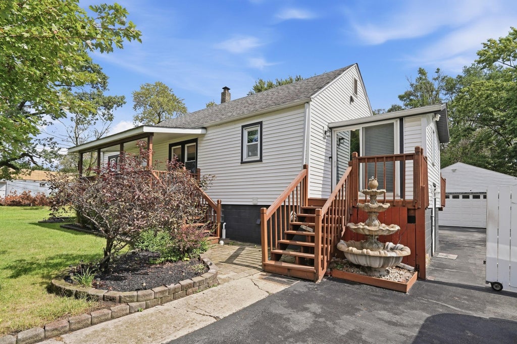 Photo of 2525 Colfax Street, Gary, IN 46406 (MLS # 845671)
