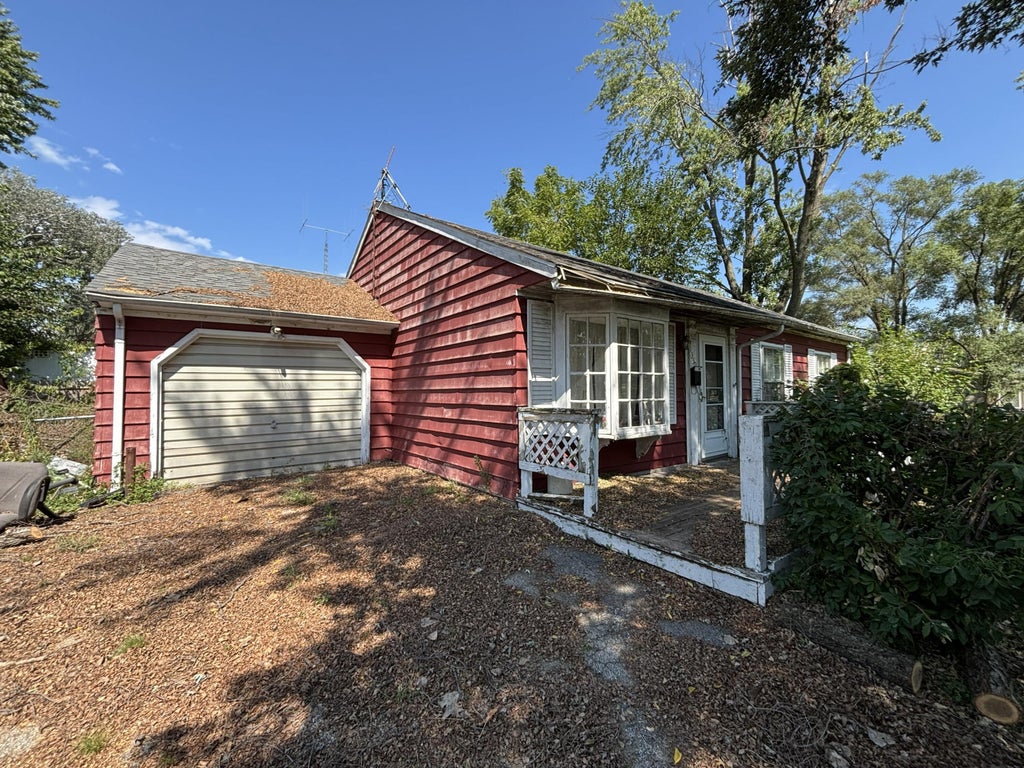 Photo of 1350 E 34th Avenue, Hobart, IN 46342 (MLS # 844867)
