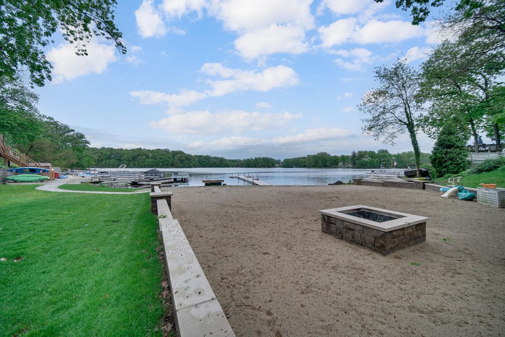 Photo of 51 Lakeview Drive, Valparaiso, IN 46383 (MLS # 839179)