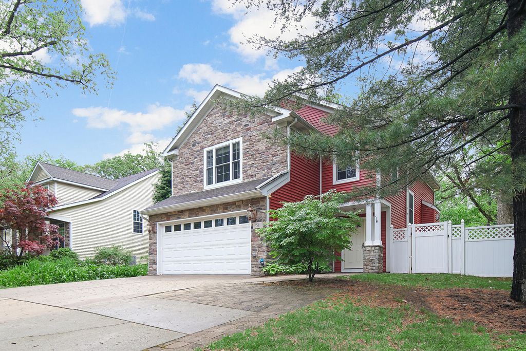 Photo of 51 Lakeview Drive, Valparaiso, IN 46383 (MLS # 839179)