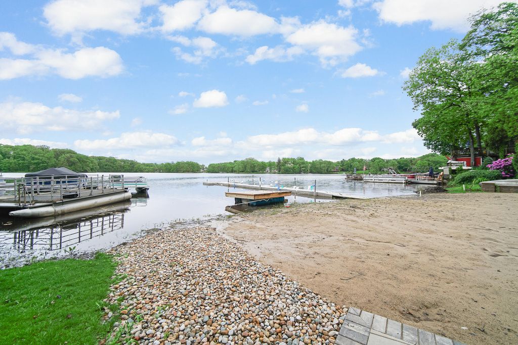 Photo of 51 Lakeview Drive, Valparaiso, IN 46383 (MLS # 839179)