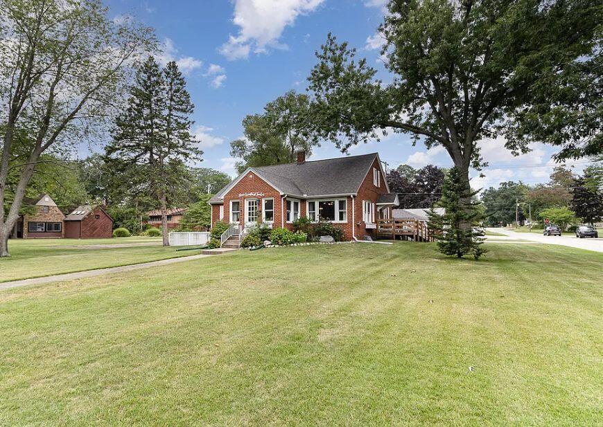 Photo of 312 Wilshire Avenue, Michigan City, IN 46360 (MLS # 840184)