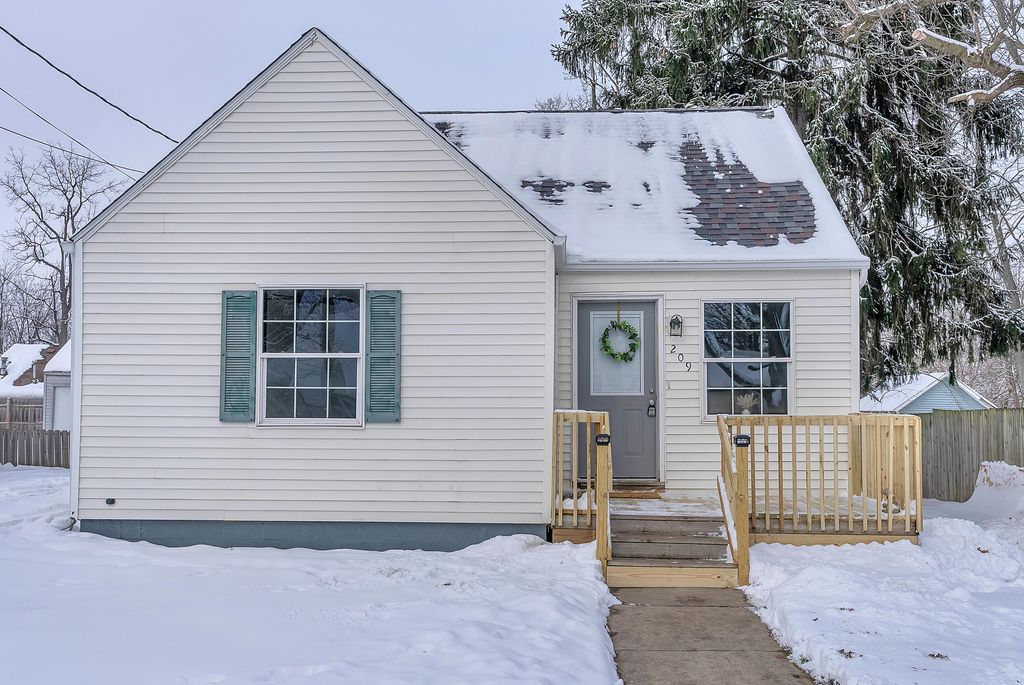 Photo of 209 W Bates Street, Hebron, IN 46341 (MLS # 831507)