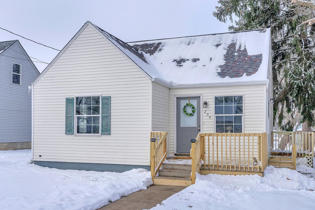 Photo of 209 W Bates Street, Hebron, IN 46341 (MLS # 831507)